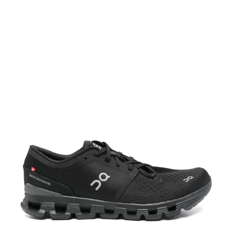 On 'Cloud X 4' Sneakers