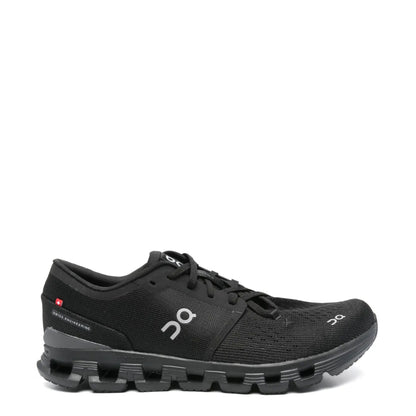 On 'Cloud X 4' Sneakers