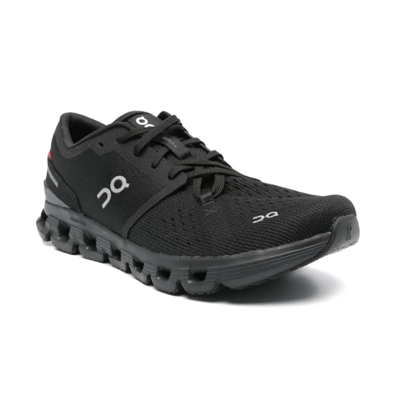 On 'Cloud X 4' Sneakers