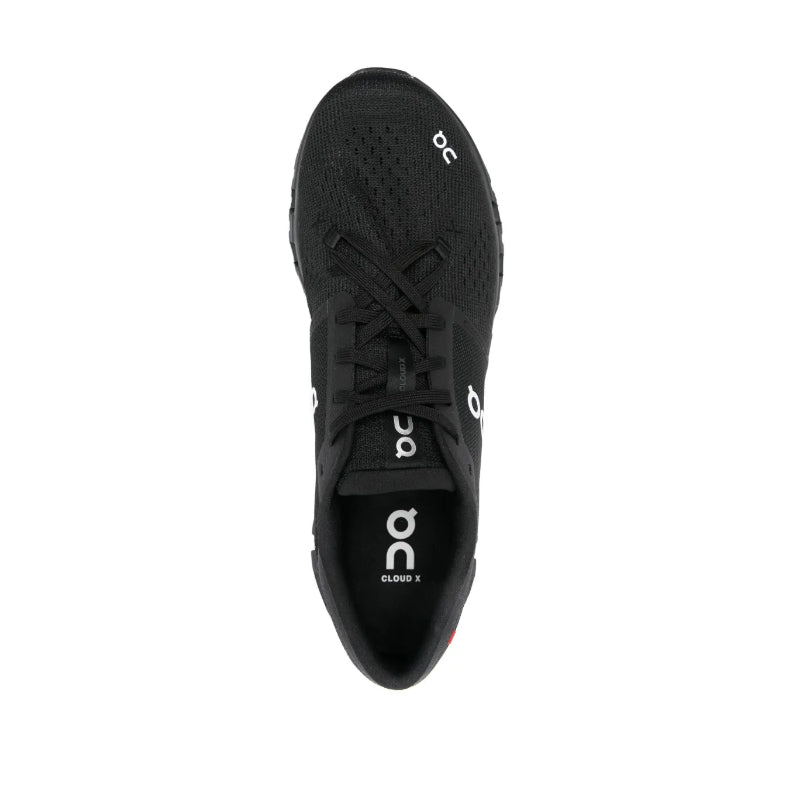 On 'Cloud X 4' Sneakers