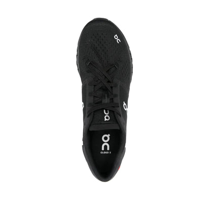 On 'Cloud X 4' Sneakers