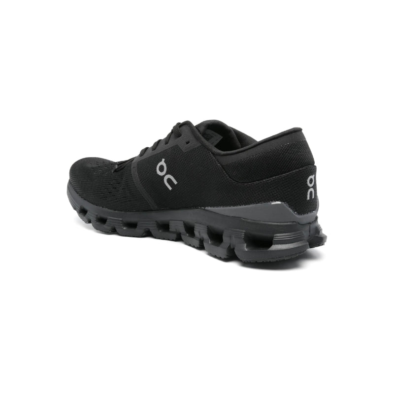 On 'Cloud X 4' Sneakers